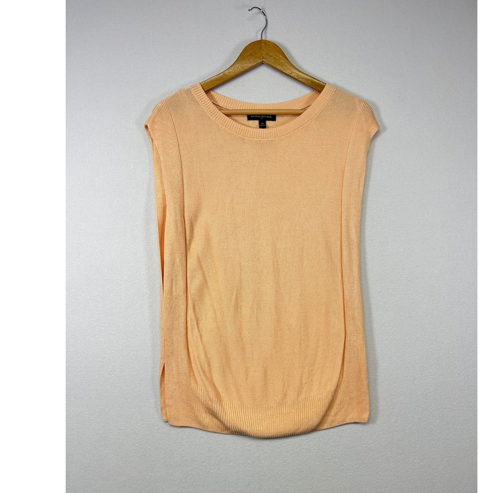 Banana Republic Sweater Vest Women M Peach Sleeveless Crew Neck Rayon Knit Top